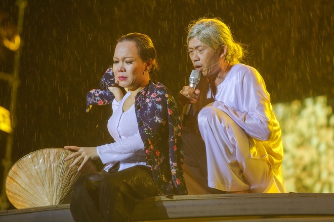 Việt Hương bật khóc bên Hoài Linh khi liveshow 6 tỷ dính mưa lớn - Ảnh 8.