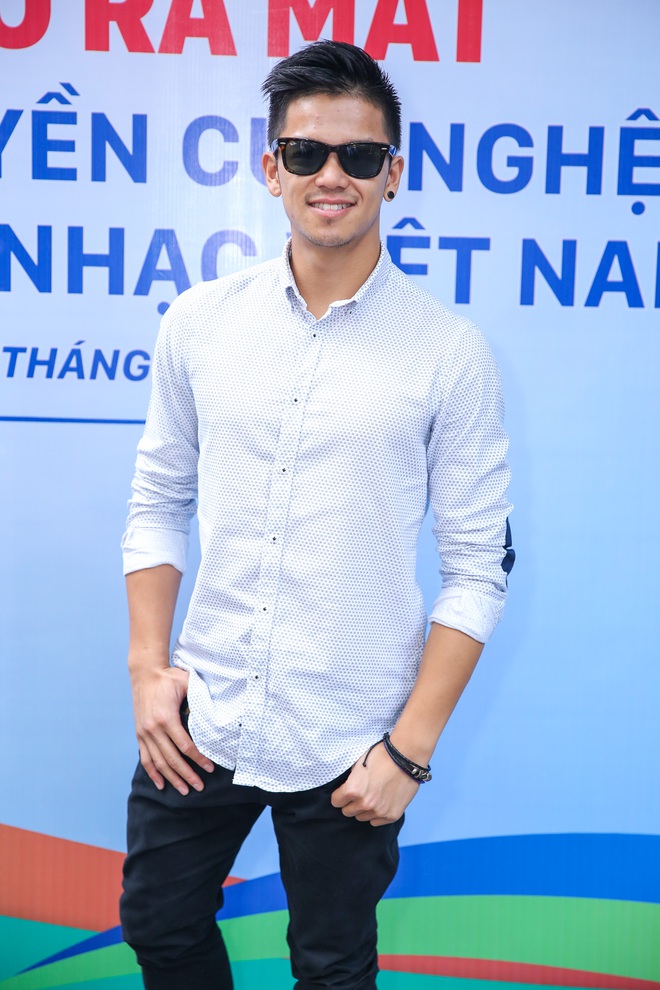 Rapper Tiến Đạt gây chú ý với gu ăn mặc đầy cá tính - Ảnh 6.