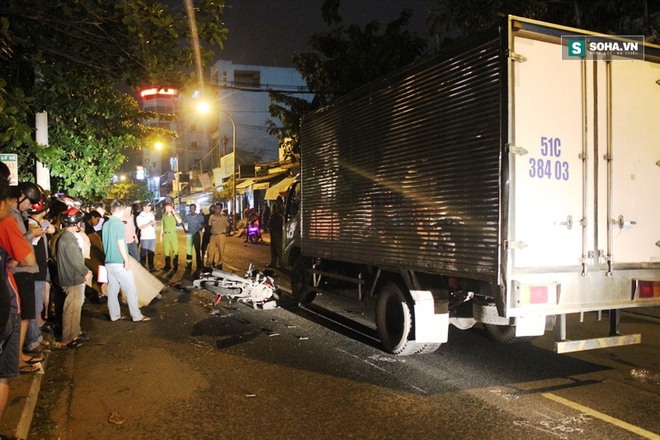 Va chạm xe tải, nam thanh niên tử vong giữa đêm tại TP HCM - Ảnh 3.