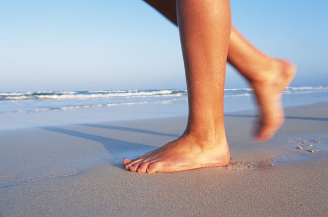 10 lợi ích sức khỏe của việc đi chân trần - Ảnh 2.