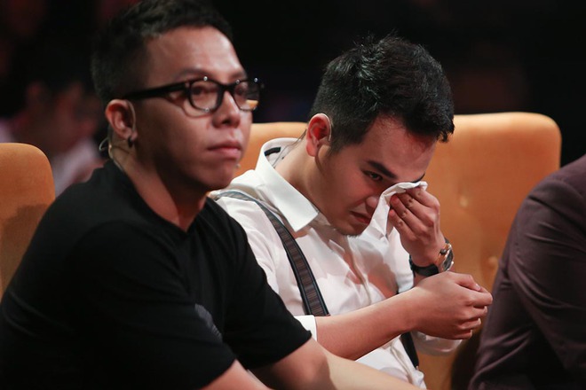 Em trai Khắc Việt bật khóc nức nở trên truyền hình - Ảnh 4.
