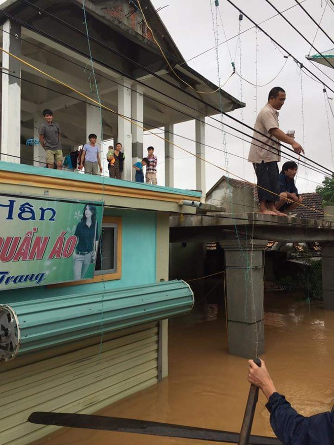 Số người chết do lũ lụt ở Quảng Bình tăng cao - Ảnh 1.