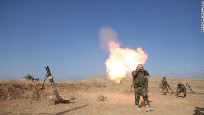 Mosul mịt mù khói lửa trong ngày thứ hai tổng tấn công  - Ảnh 1.