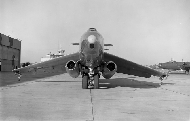 Martin XB-51 - Máy bay ném bom 3 động cơ phản lực kỳ lạ của Mỹ - Ảnh 2.
