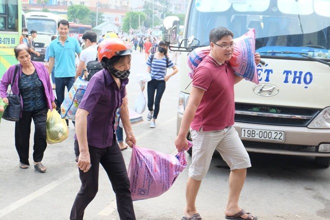 Người dân mang gà, vịt lên Thủ đô sau kỳ nghỉ lễ - Ảnh 9.