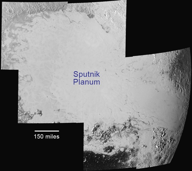 Sao Diêm Vương ẩn giấu đại dương sâu 100km và mặn như biển Chết - Ảnh 2.