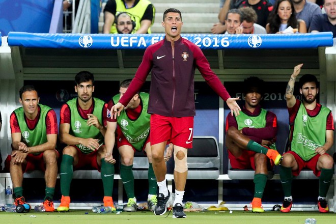 Ronaldo: Khi đầu gối vẫn đau nhưng trái tim không còn rỉ máu - Ảnh 3.