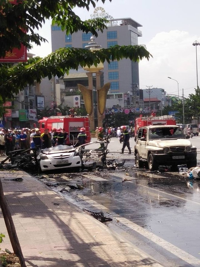 [NÓNG]  Xe taxi nổ như bom ở Cẩm Phả, 2 người chết - Ảnh 8.