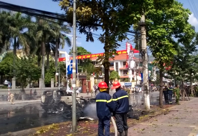 [NÓNG]  Xe taxi nổ như bom ở Cẩm Phả, 2 người chết - Ảnh 12.