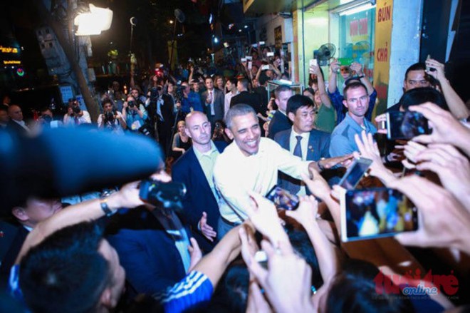15 hình ảnh thân thiện của Tổng thống Obama ở Việt Nam - Ảnh 11.