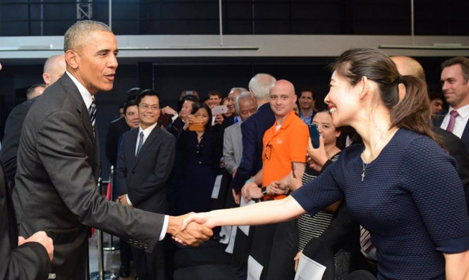 15 hình ảnh thân thiện của Tổng thống Obama ở Việt Nam - Ảnh 14.