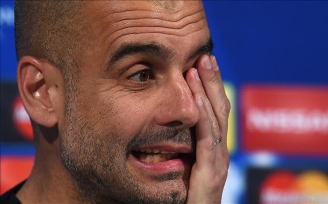 Pep Guardiola kiệt sức, ấy là bởi Mourinho - Ảnh 2.