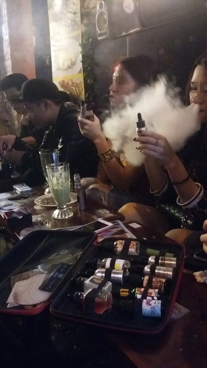  Lo ngại với cơn sốt hút vape - Ảnh 1.