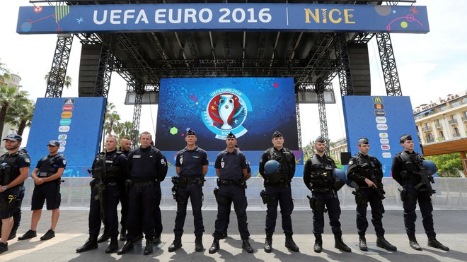 Pháp cấm quán bar, nhà hàng chiếu các trận đấu EURO 2016 trên màn hình lớn - Ảnh 1.