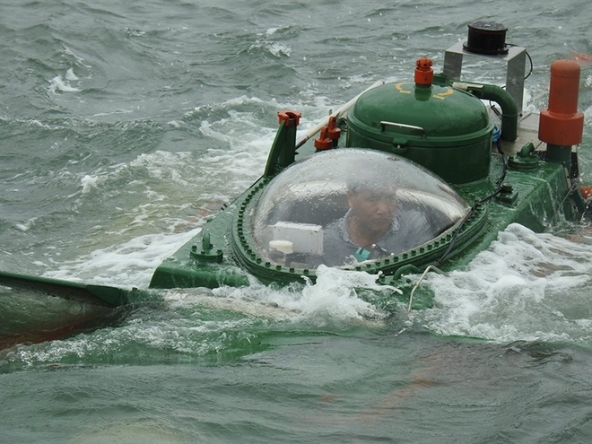 Hình ảnh độc khi tàu ngầm mini Hoàng Sa ra đại dương - Ảnh 4.