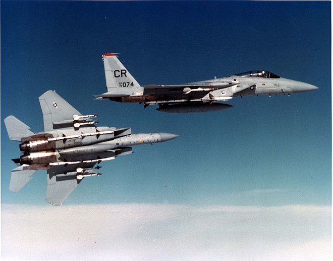 Dù sắp hết thời, F-15 Eagle vẫn khiến đối thủ của Mỹ khiếp sợ - Ảnh 2.