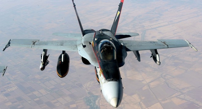 Ông trùm Mỹ dọa Canada: Cứ loại F-35 và đây là cái giá phải trả - Ảnh 1.