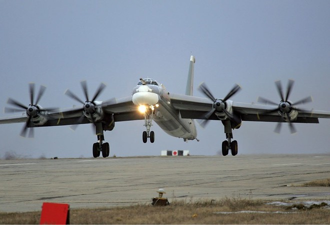 Chuyên gia Mỹ mách Nga cách biến Su-34 thành sát thủ tàu sân bay - Ảnh 2.