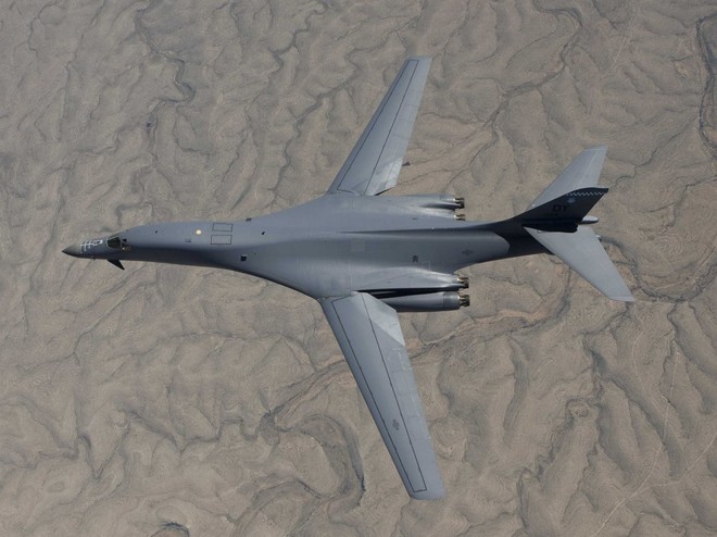 Uy lực máy bay ném bom Mỹ sắp điều tới nắn gân Trung Quốc - Ảnh 2.