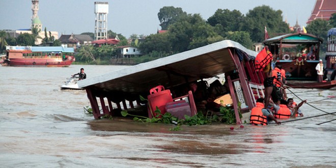 Hình ảnh hiện trường vụ lật tàu làm 13 người chết ở Thái Lan - Ảnh 5.