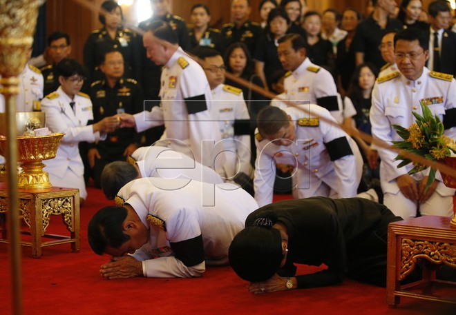 Thái Lan cử hành lễ đón linh cữu Quốc vương Bhumibol Adulyadej - Ảnh 11.
