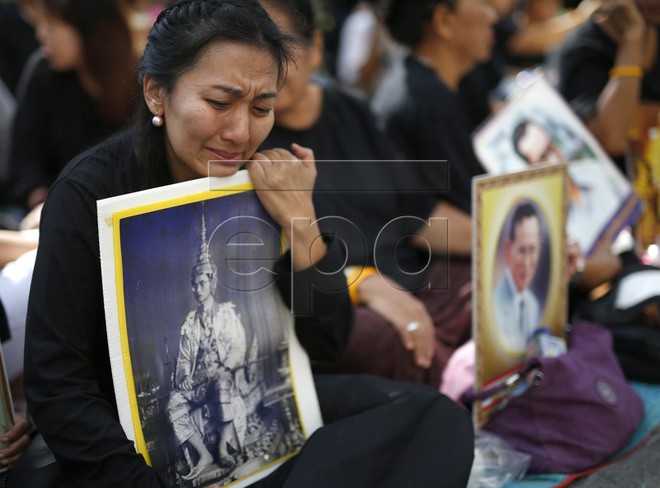 Thái Lan cử hành lễ đón linh cữu Quốc vương Bhumibol Adulyadej - Ảnh 6.
