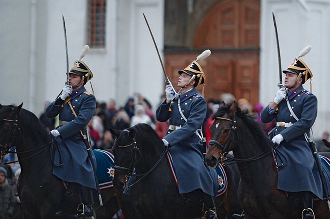 Ấn tượng nghi thức đổi ca gác của trung đoàn vệ binh Kremlin - Ảnh 6.