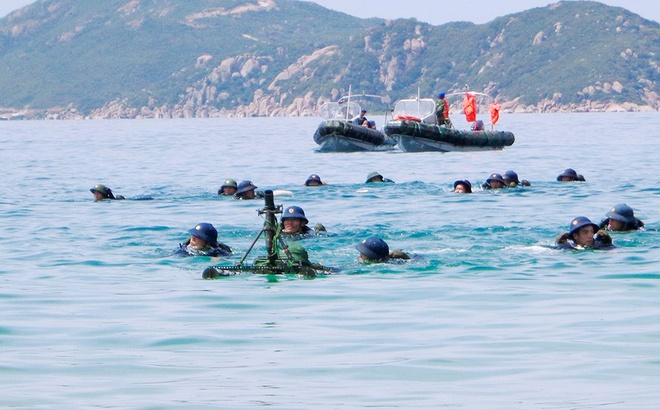 Kinh nghiệm huấn luyện bơi ở Lữ đoàn Hải quân đánh bộ 101 - Ảnh 1.