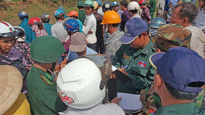 Phát hiện xác chết người Campuchia trên bờ kênh - Ảnh 1.