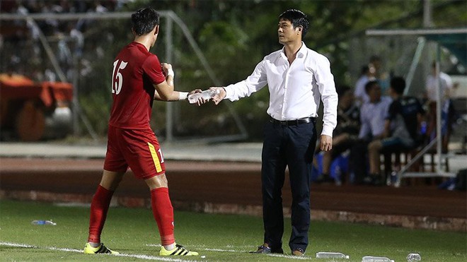 Việt Nam hào hứng, các nước nhạt với AFF Cup 2016 - Ảnh 1.