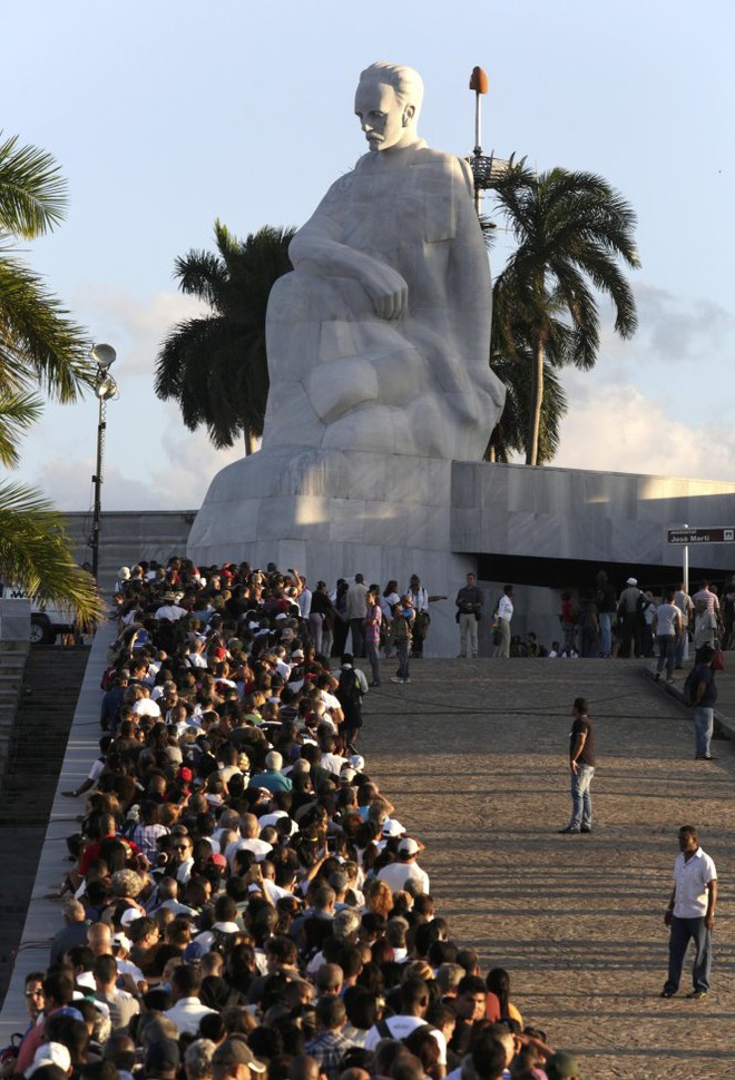 ​Người Cuba ký lời thề bảo vệ cách mạng với ông Fidel - Ảnh 1.