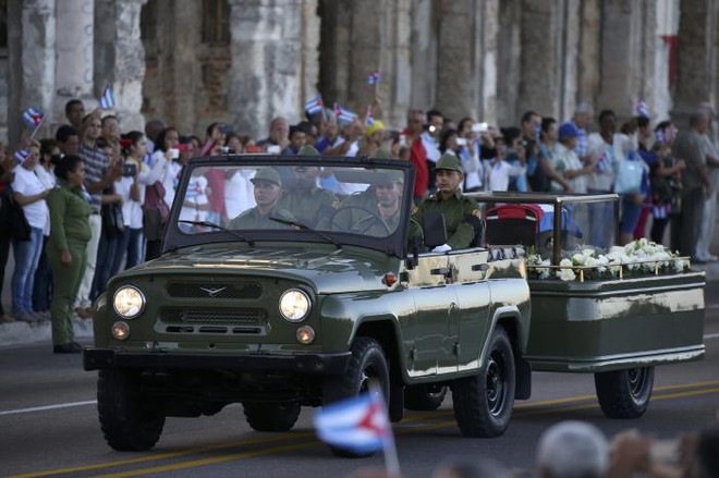 [ẢNH] Tro cốt Fidel Castro bắt đầu hành trình 900km trở về cái nôi của cách mạng Cuba - Ảnh 2.