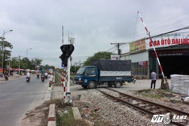 Ô tô bị tàu tông nát, 6 người chết: Hiện trường thay đổi sau một đêm - Ảnh 9.