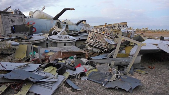 Khám phá bí mật nơi cất trữ hàng trăm chiến đấu cơ Mirage của Không quân Pháp - Ảnh 7.