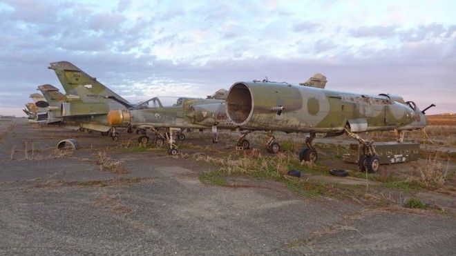 Khám phá bí mật nơi cất trữ hàng trăm chiến đấu cơ Mirage của Không quân Pháp - Ảnh 13.