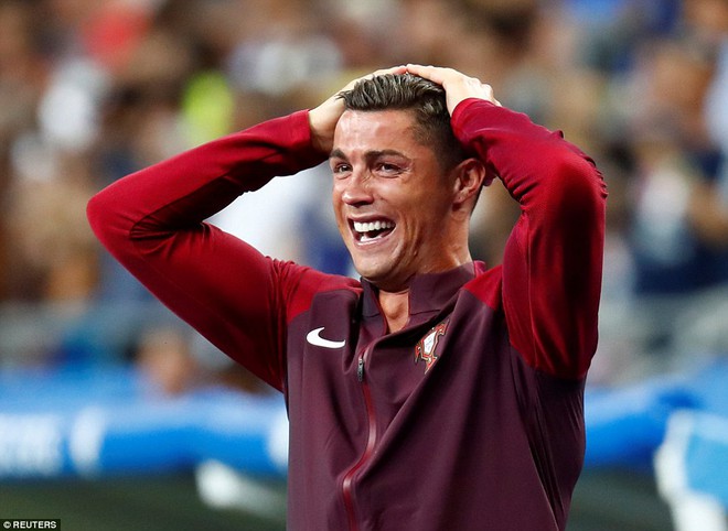 Ronaldo: Khóc lóc rời sân rồi cực yêu khi cướp quyền chỉ đạo - Ảnh 20.