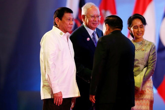 ​Tổng thống Philippines “giang hồ hơn cả giang hồ” - Ảnh 1.
