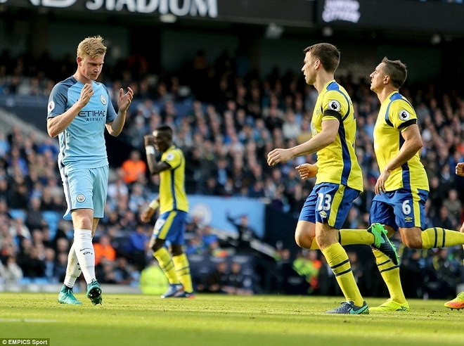 Pep Guardiola: Mặc ai nói gì, tôi vẫn hài lòng - Ảnh 2.