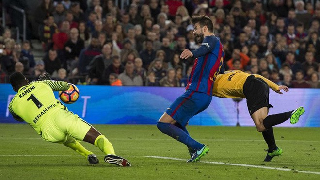 Trọng tài xử đẹp Barca và Atletico, trao luôn Cúp cho Real? - Ảnh 2.