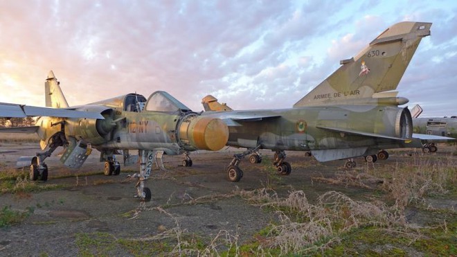 Khám phá bí mật nơi cất trữ hàng trăm chiến đấu cơ Mirage của Không quân Pháp - Ảnh 11.