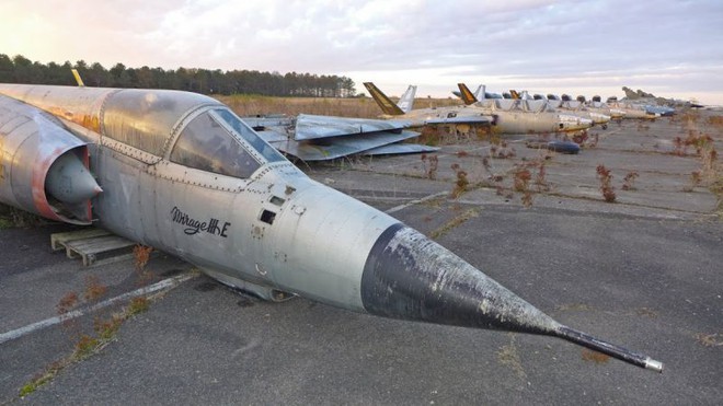 Khám phá bí mật nơi cất trữ hàng trăm chiến đấu cơ Mirage của Không quân Pháp - Ảnh 15.