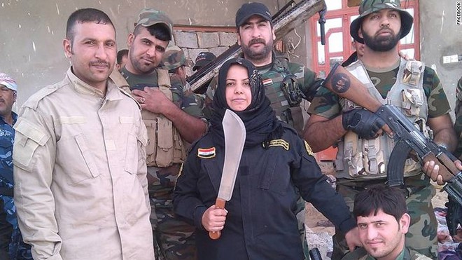 Chân dung người phụ nữ chặt và nấu đầu quân IS - Ảnh 2.