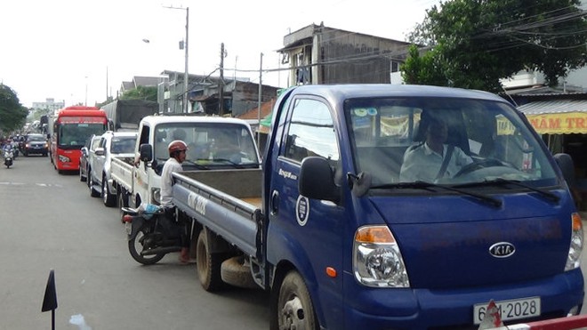 Kẹt xe 6km liên tục trên tuyến quốc lộ 91 - Ảnh 4.