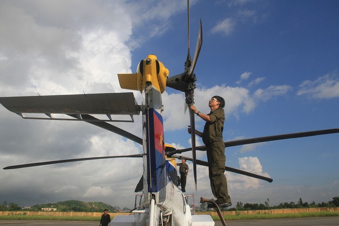 Huấn luyện bay trực thăng săn ngầm và thủy phi cơ tại Lữ đoàn 954 Hải quân  - Ảnh 5.