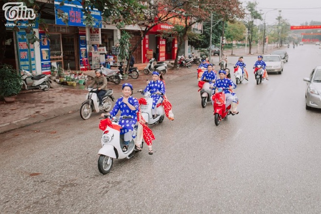 Cặp đôi quen, tỏ tình, cầu hôn và đi ăn hỏi đều có chiếc xe điện làm chứng - Ảnh 6.