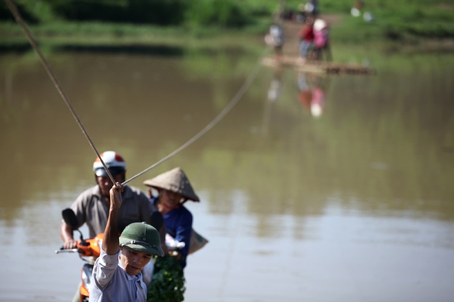 Hồn nhiên lướt trên miệng hà bá - Ảnh 7.