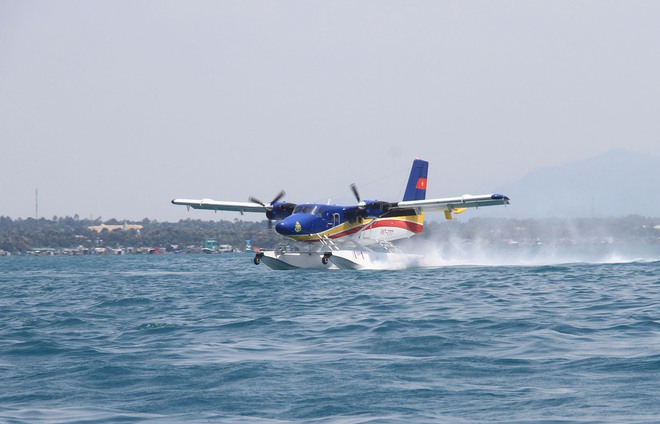 Huấn luyện bay trực thăng săn ngầm và thủy phi cơ tại Lữ đoàn 954 Hải quân  - Ảnh 8.