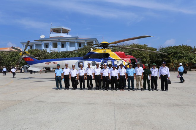 Huấn luyện bay trực thăng săn ngầm và thủy phi cơ tại Lữ đoàn 954 Hải quân  - Ảnh 9.