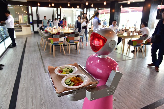 Bồi bàn, đầu bếp Trung Quốc thất nghiệp vì robot - Ảnh 8.