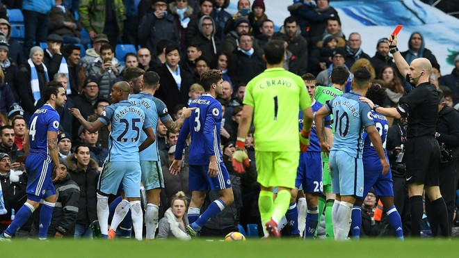 Conte cười khẩy trước thông tin Chelsea sắp bị trừ điểm vì vô kỷ luật - Ảnh 1.